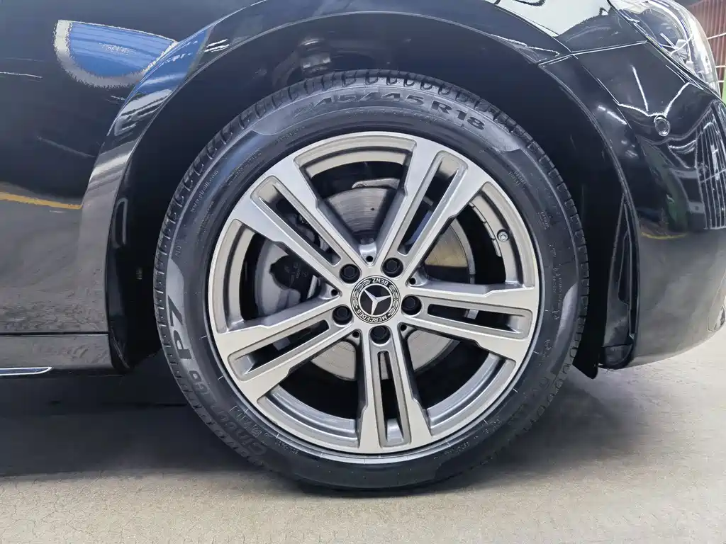 Mercedes-Benz E-Class — миниатюра 17