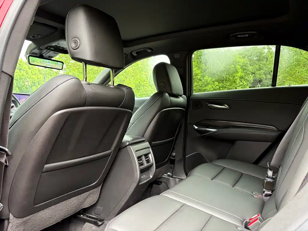 Cadillac XT4 — миниатюра 6