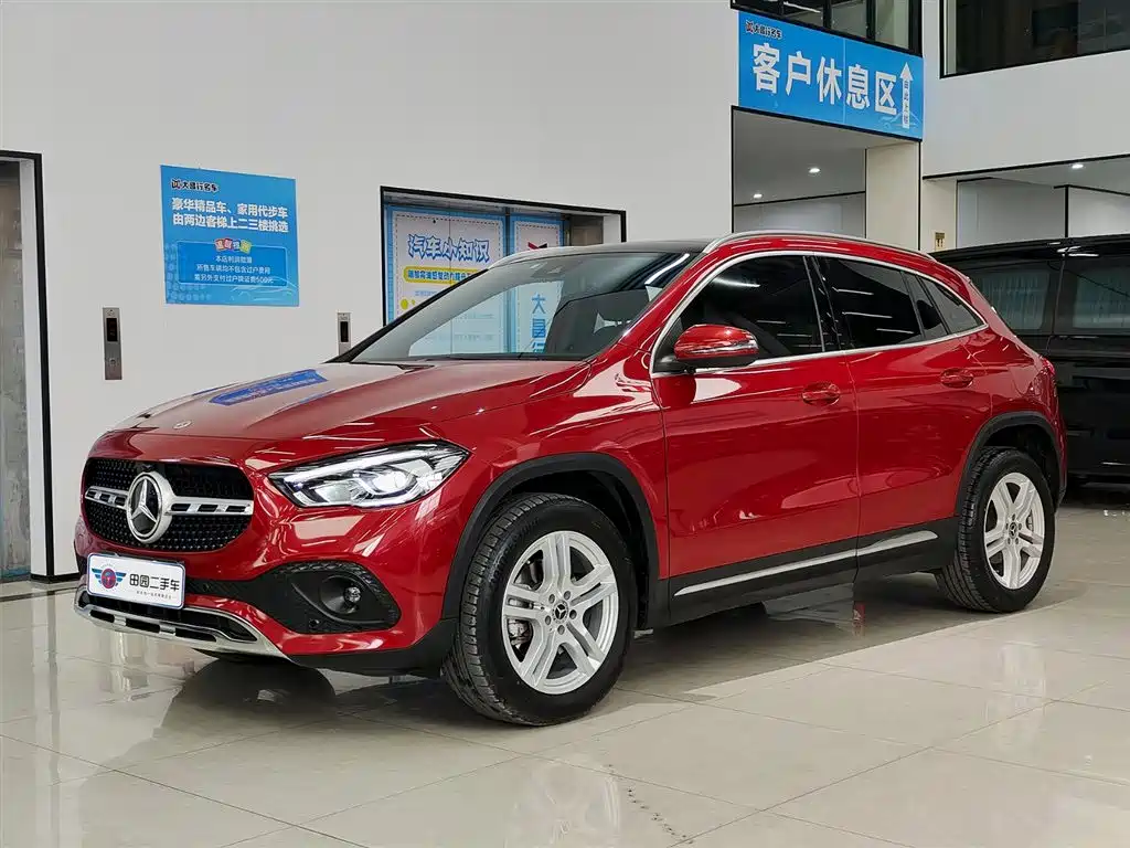 MERCEDES-BENZ GLA
