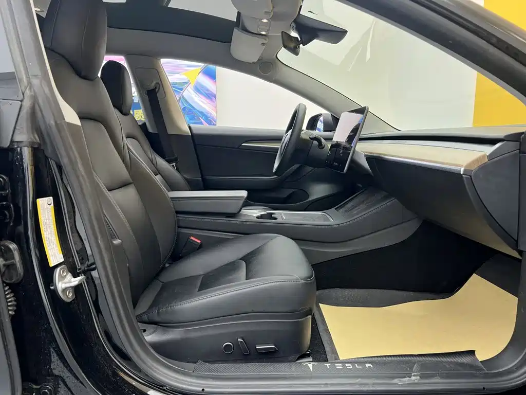 Tesla Model 3 — миниатюра 20