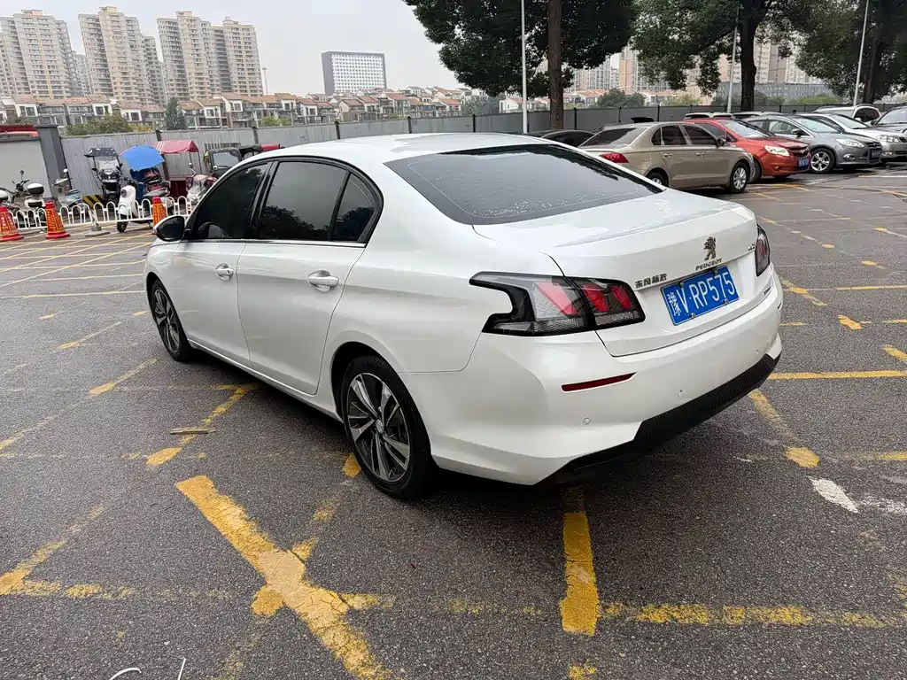 PEUGEOT 408