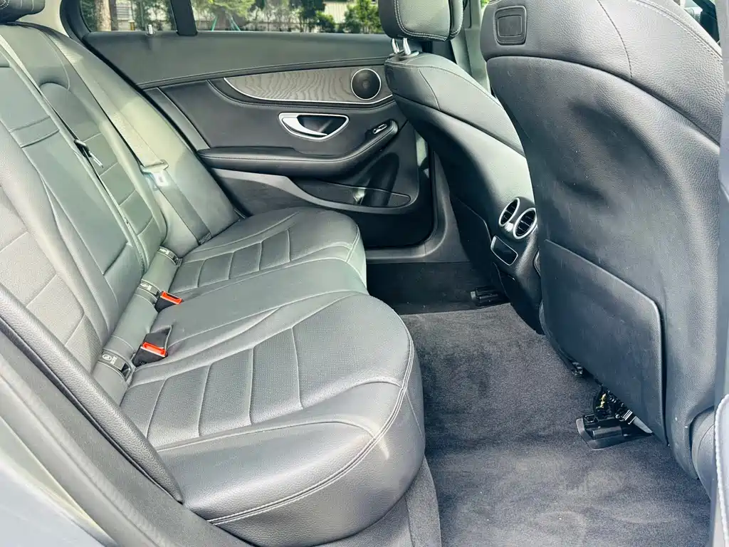 Mercedes-Benz C-Class — миниатюра 13