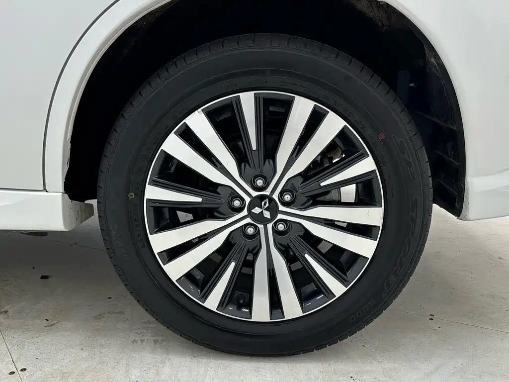 Mitsubishi Outlander — миниатюра 17