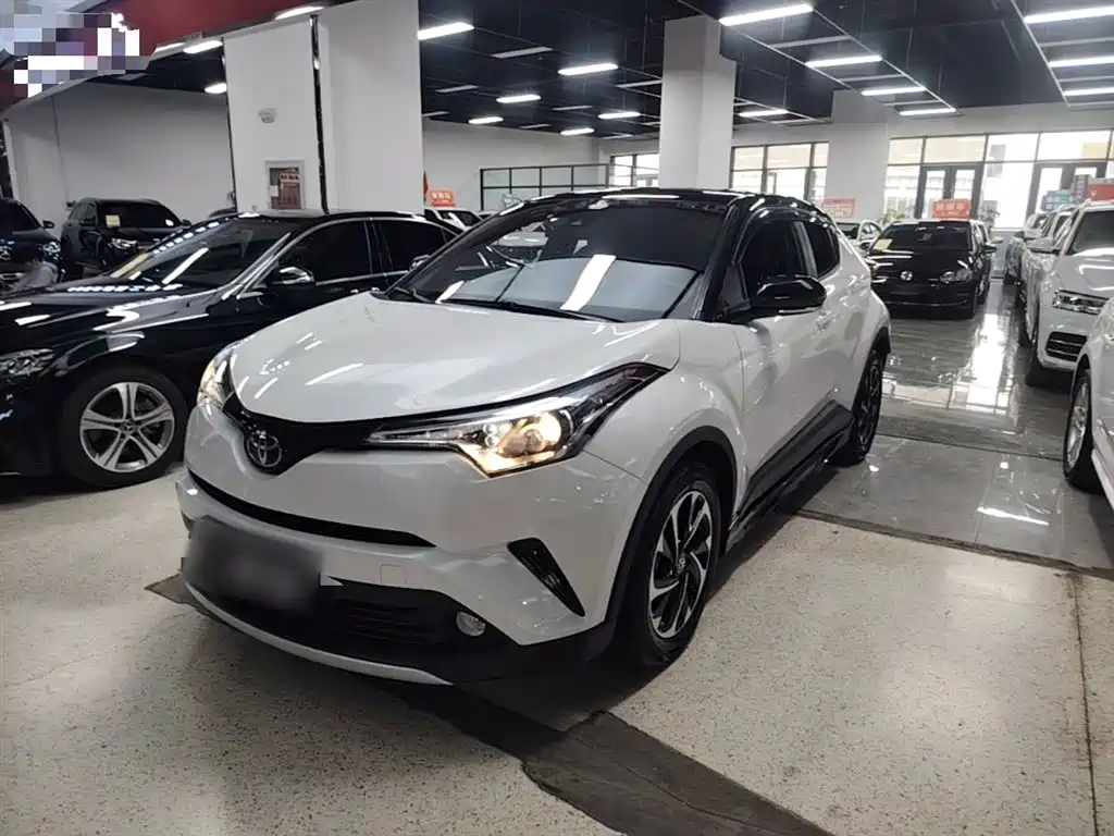 Купить Toyota IZOA