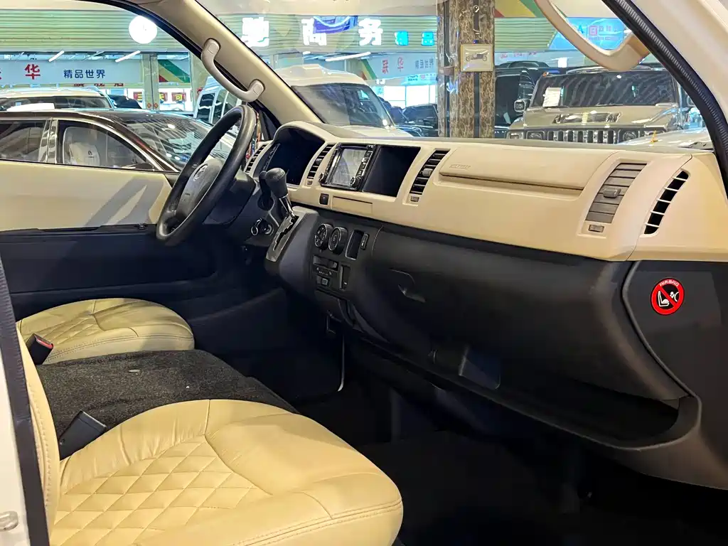 Toyota Hiace — миниатюра 8