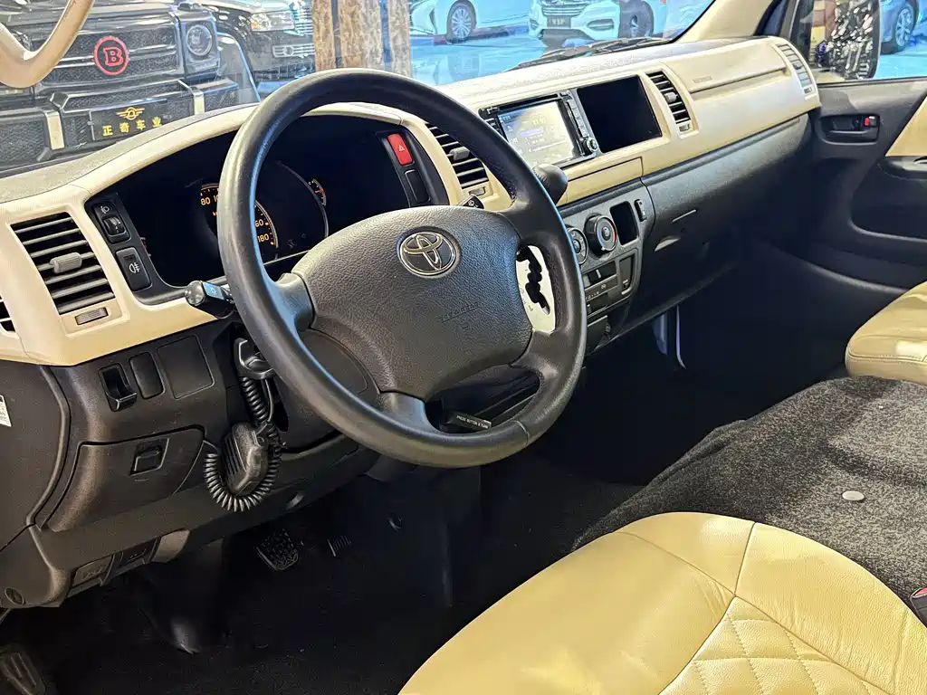 Toyota Hiace — миниатюра 13