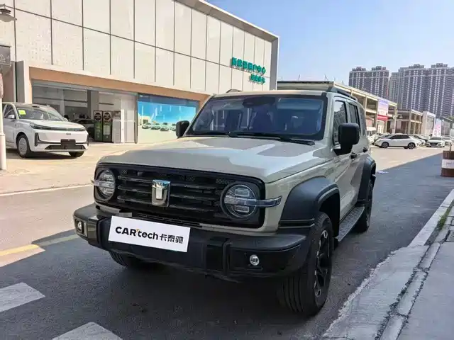 2025 TANK 300