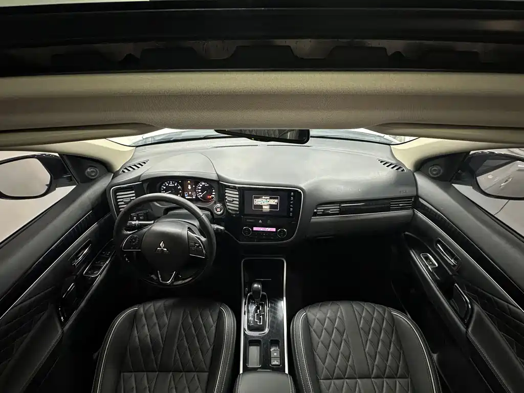 MITSUBISHI OUTLANDER