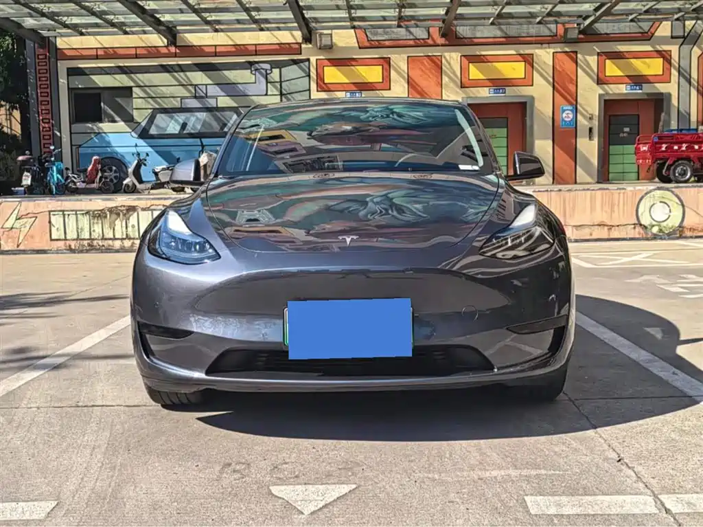 TESLA MODEL Y