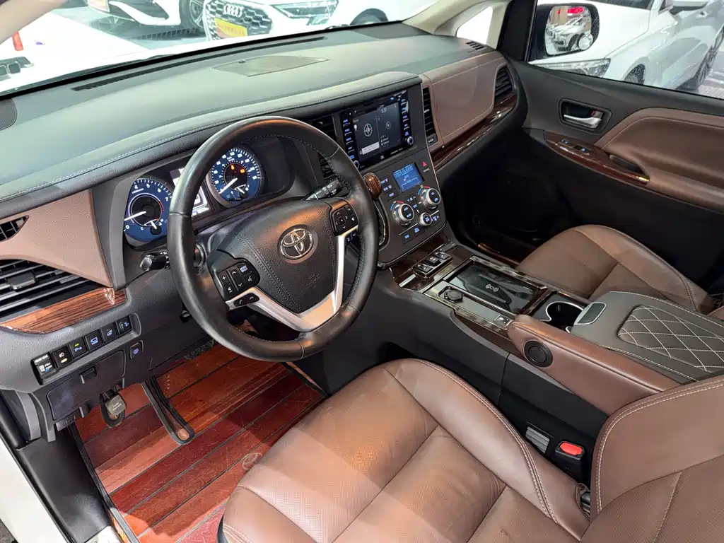Toyota Sienna — миниатюра 11