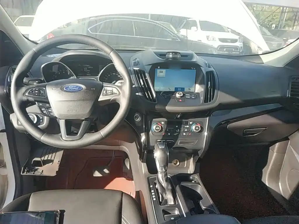 Ford Kuga — миниатюра 10