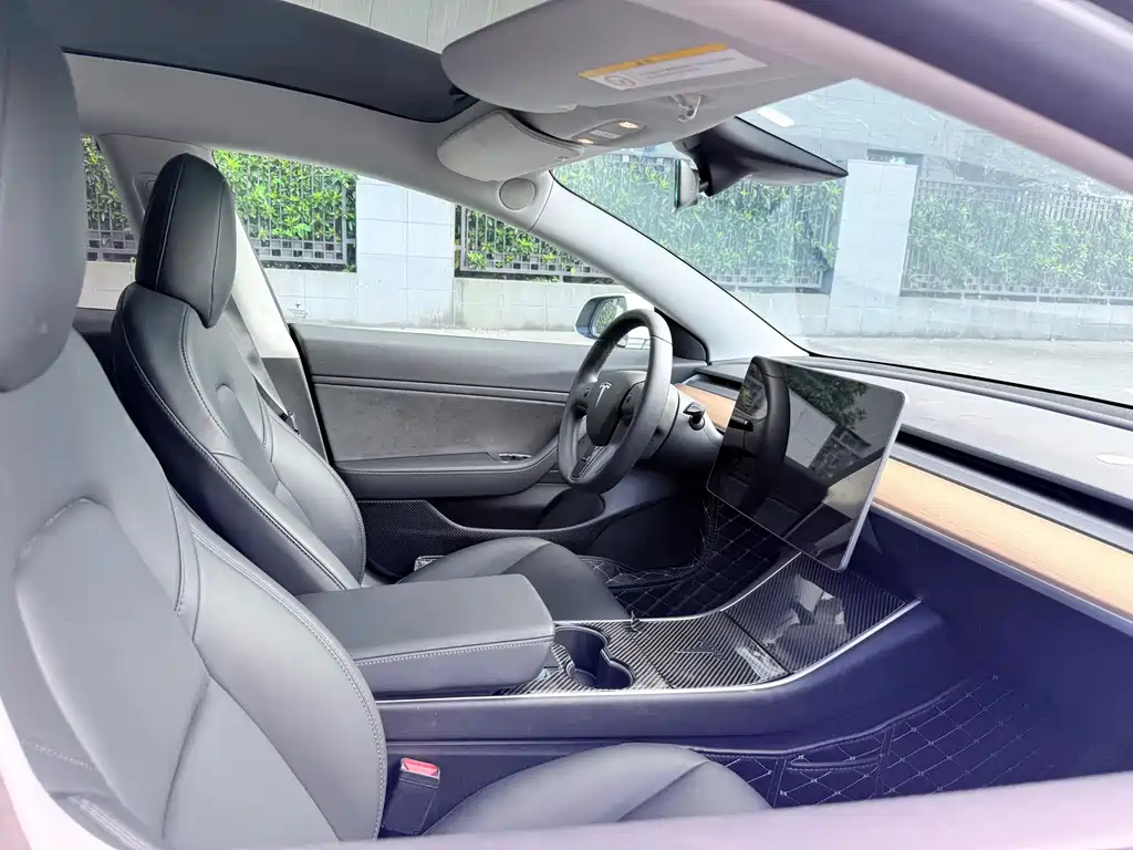 Tesla Model 3 — миниатюра 15