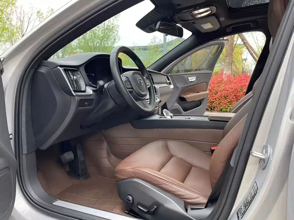 Volvo S60 2023 B4 Luxury