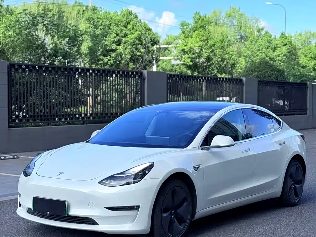 Tesla Model 3 — миниатюра 7