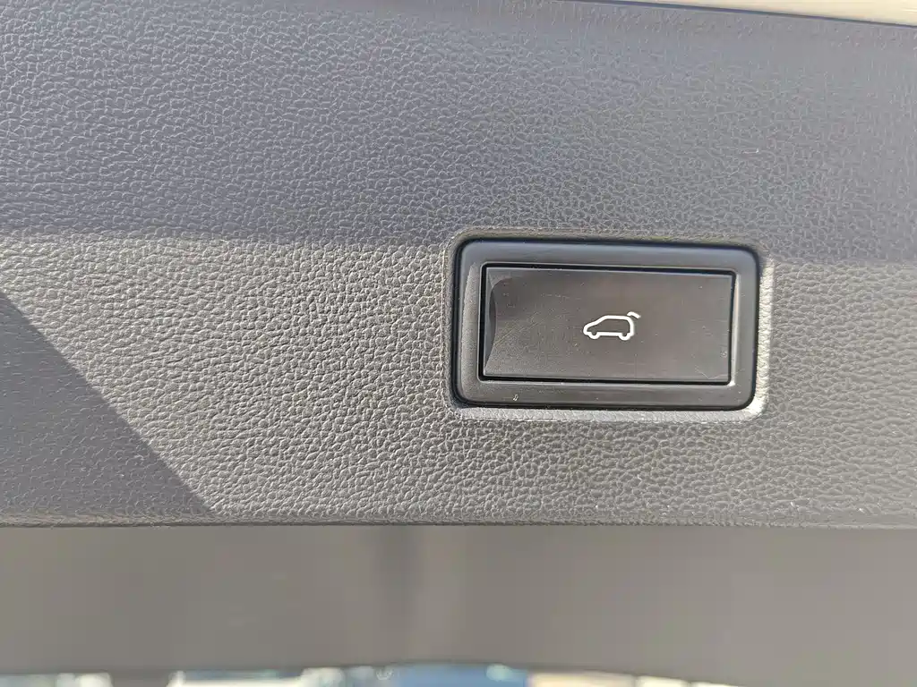 VOLKSWAGEN T ROC EXPLORING SONGS