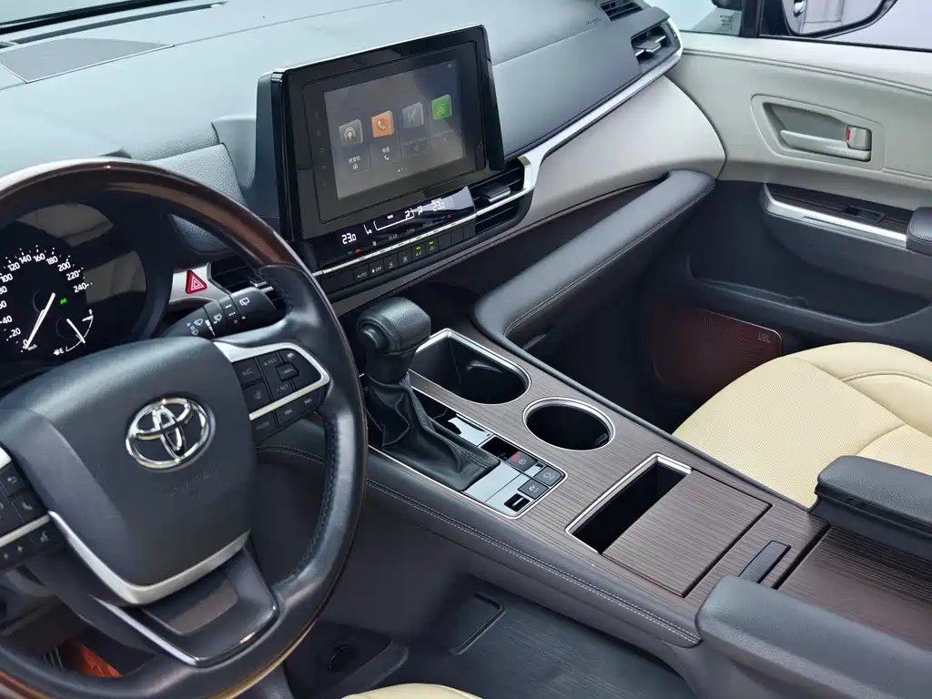 Toyota Granvia 2023 2.5L Luxury