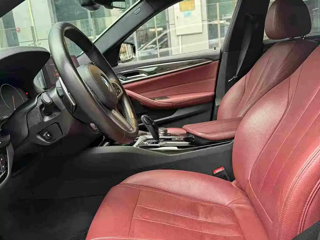BMW 5 Series — миниатюра 9