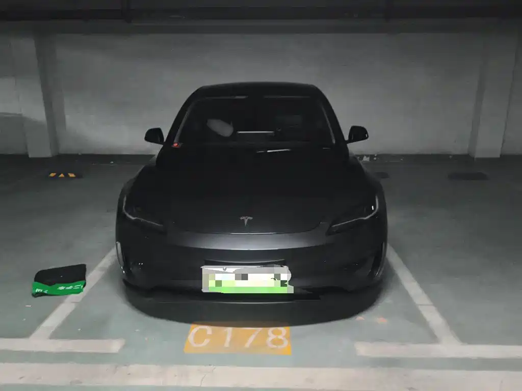 Tesla Model 3 — миниатюра 2