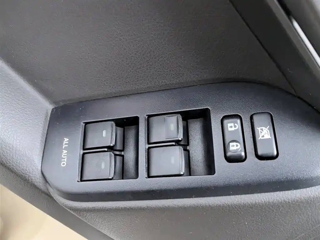 Toyota Land Cruiser Prado 2010 2.7L AT Standard