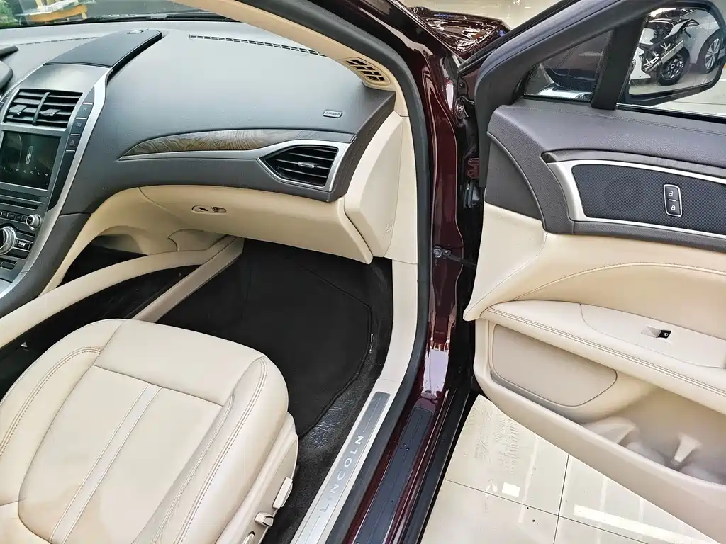 Lincoln MKZ 2017 2.0T Premium