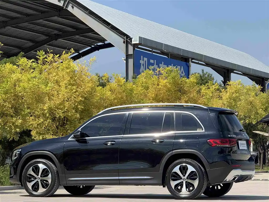 Mercedes-Benz GLB — миниатюра 21