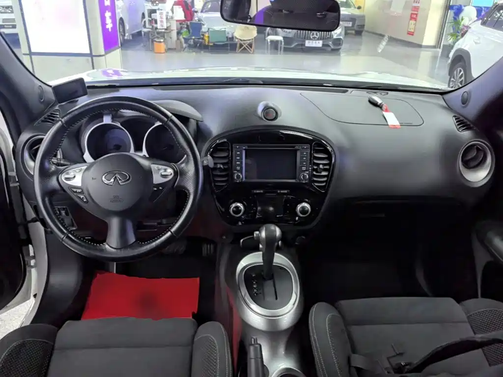 Infiniti ESQ — миниатюра 10
