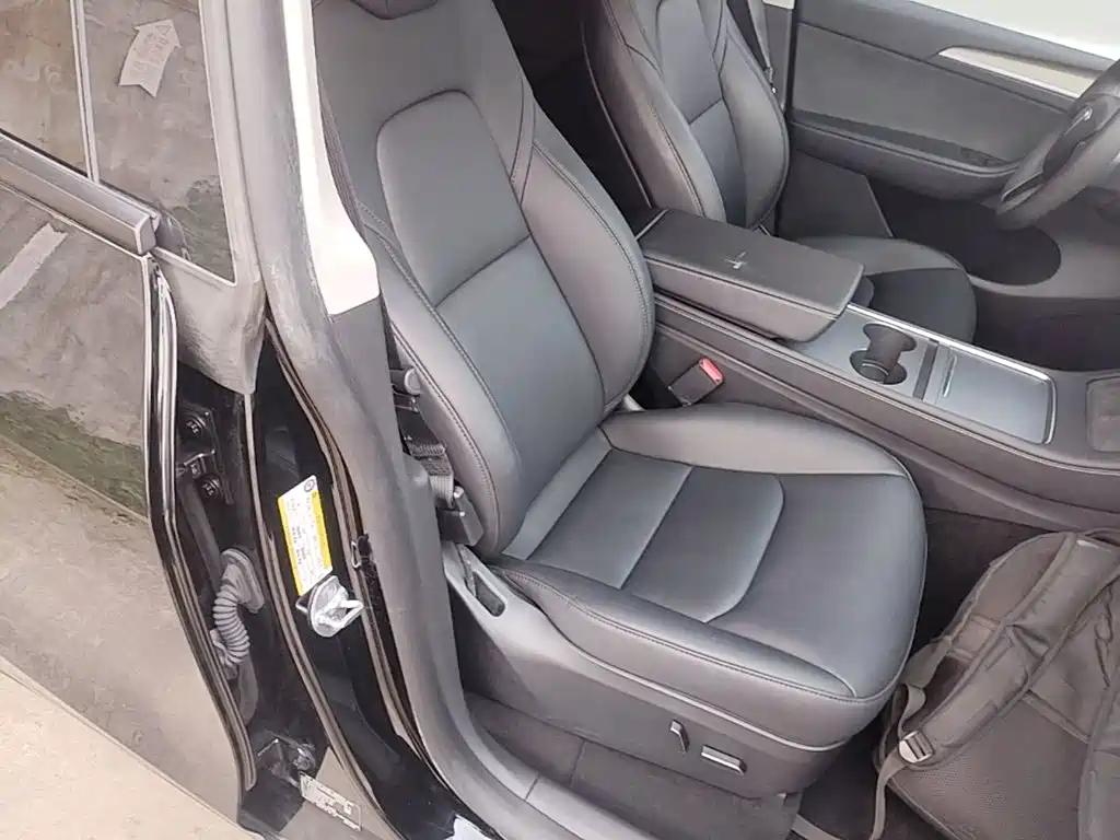Tesla Model Y — миниатюра 25