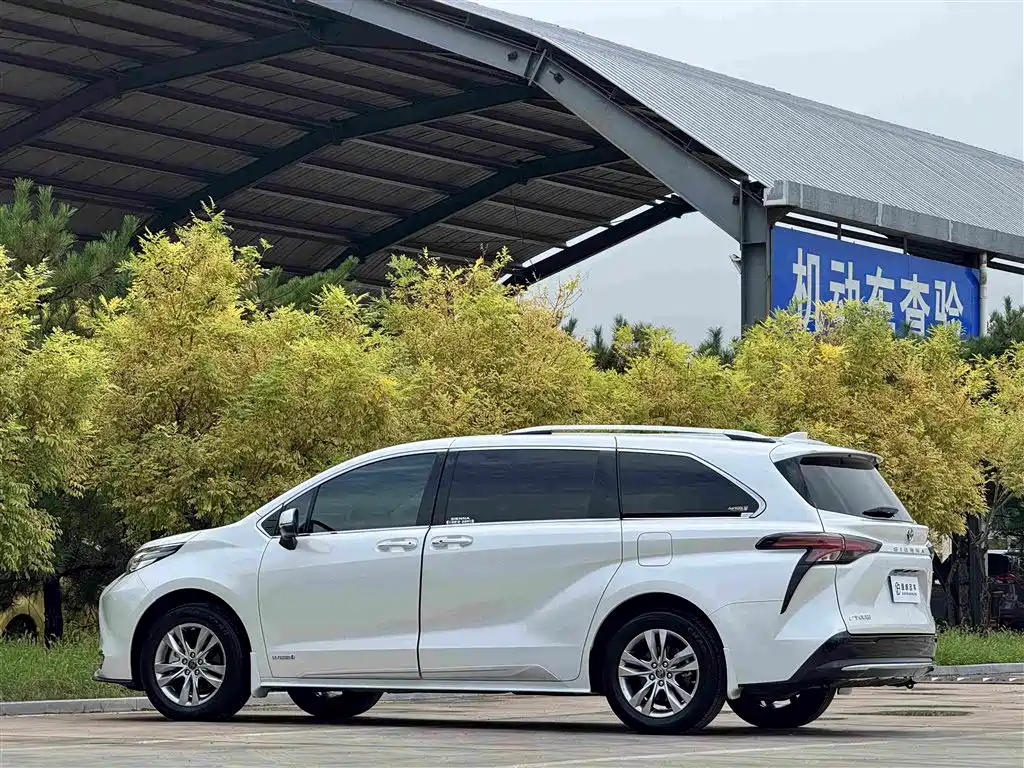 Toyota Sienna — миниатюра 25