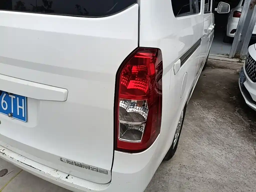 Wuling Rongguang V — миниатюра 8