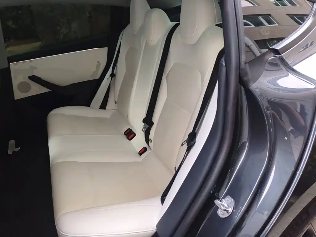 Tesla Model 3 — миниатюра 17