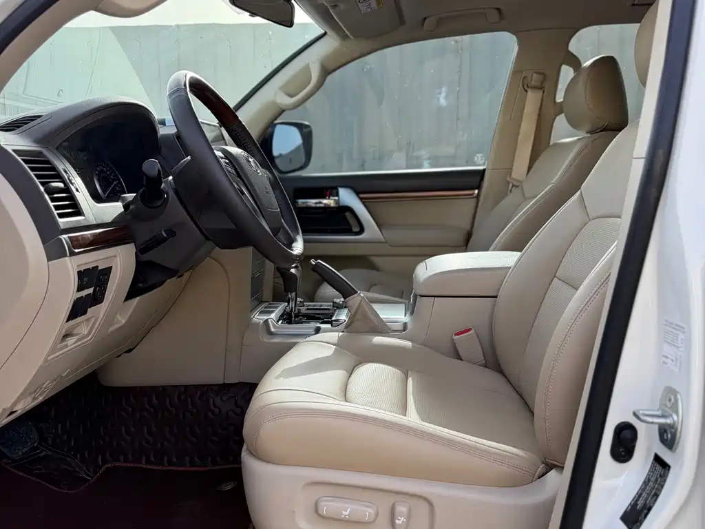 Toyota Land Cruiser 2019 4.6L AT