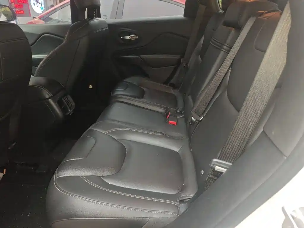 Jeep Cherokee — миниатюра 14