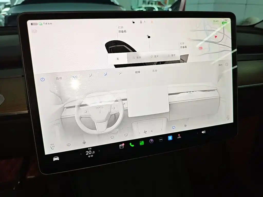 Tesla Model Y — миниатюра 13