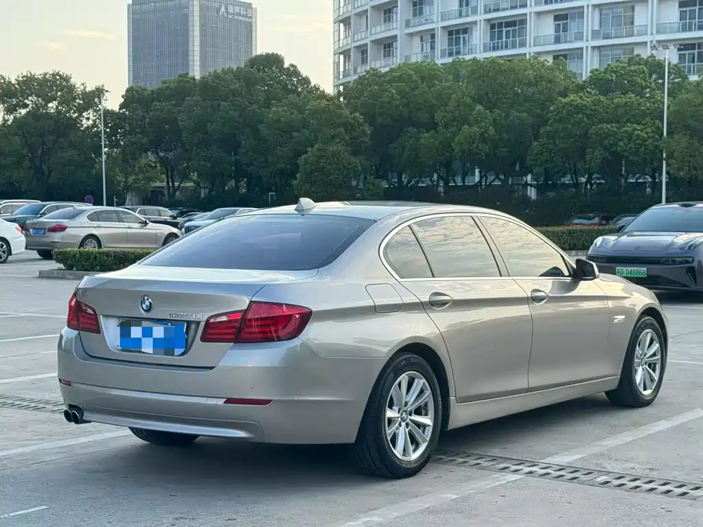 BMW 5 Series — миниатюра 9