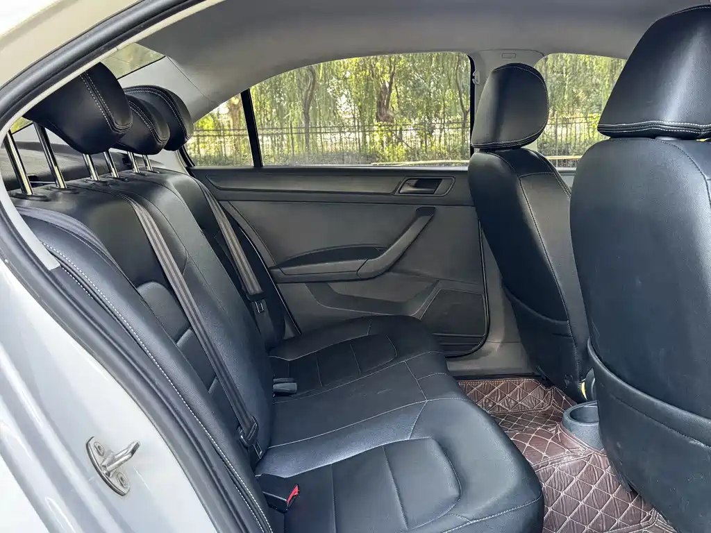Volkswagen Santana — миниатюра 12