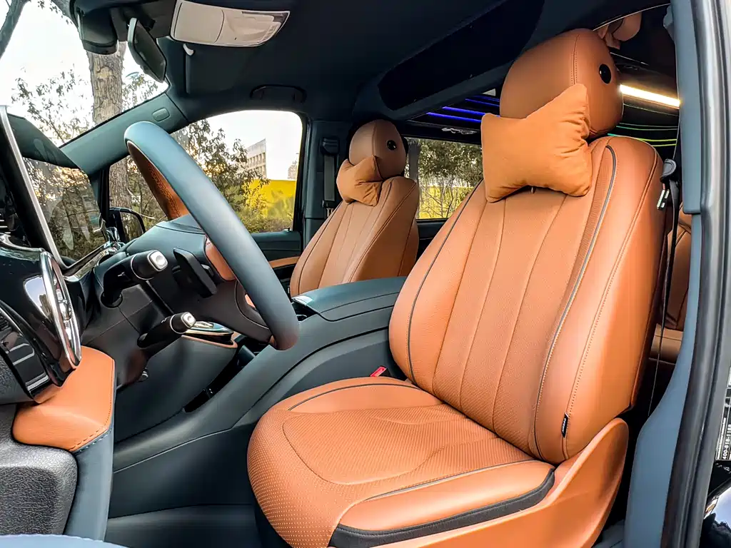 Mercedes-Benz Vito 2023 2.0T 7 мест
