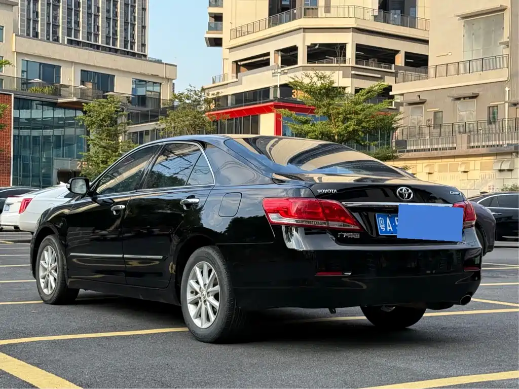 Toyota Camry — миниатюра 11