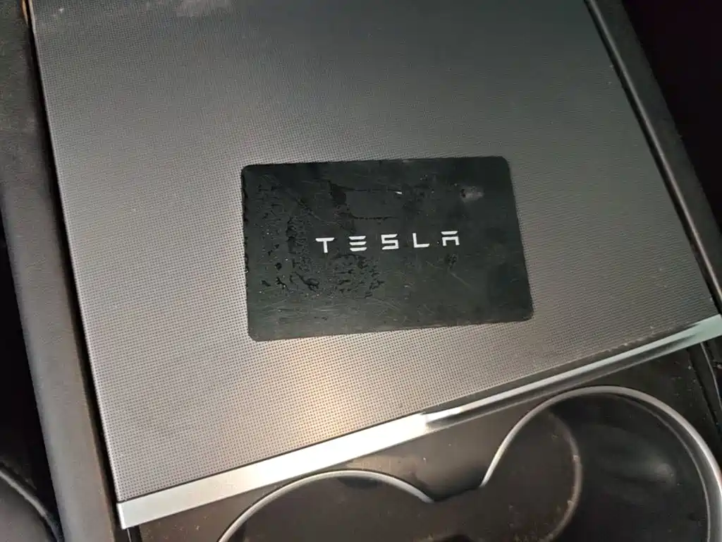 Tesla Model Y — миниатюра 9