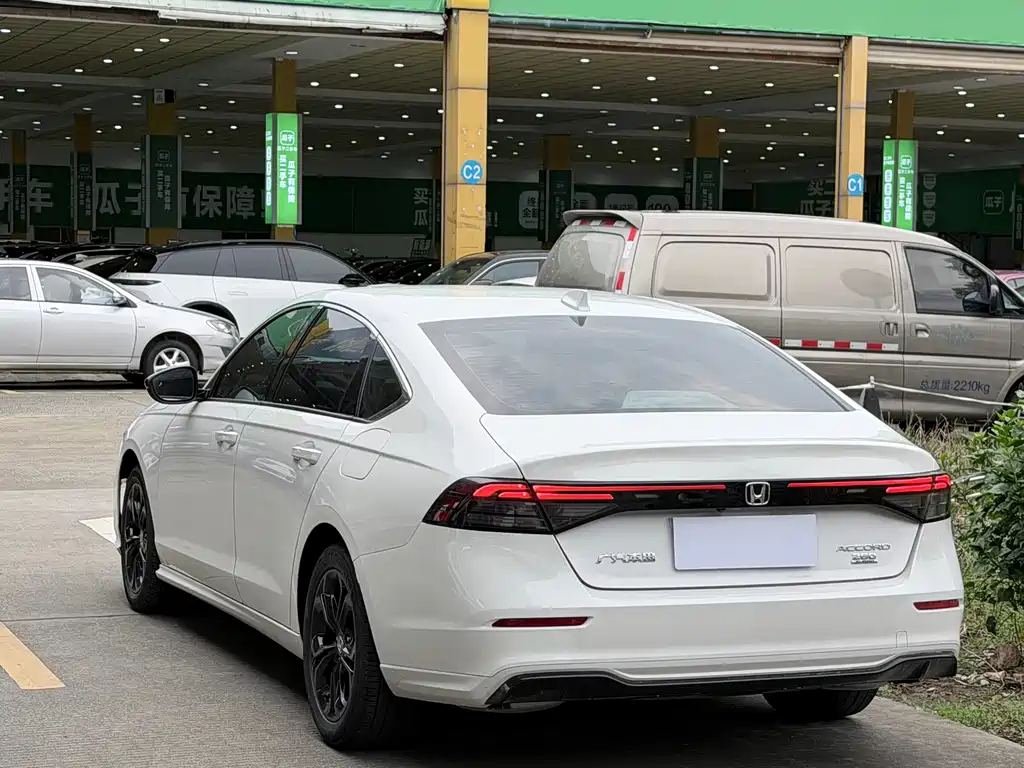 Honda Accord — миниатюра 13