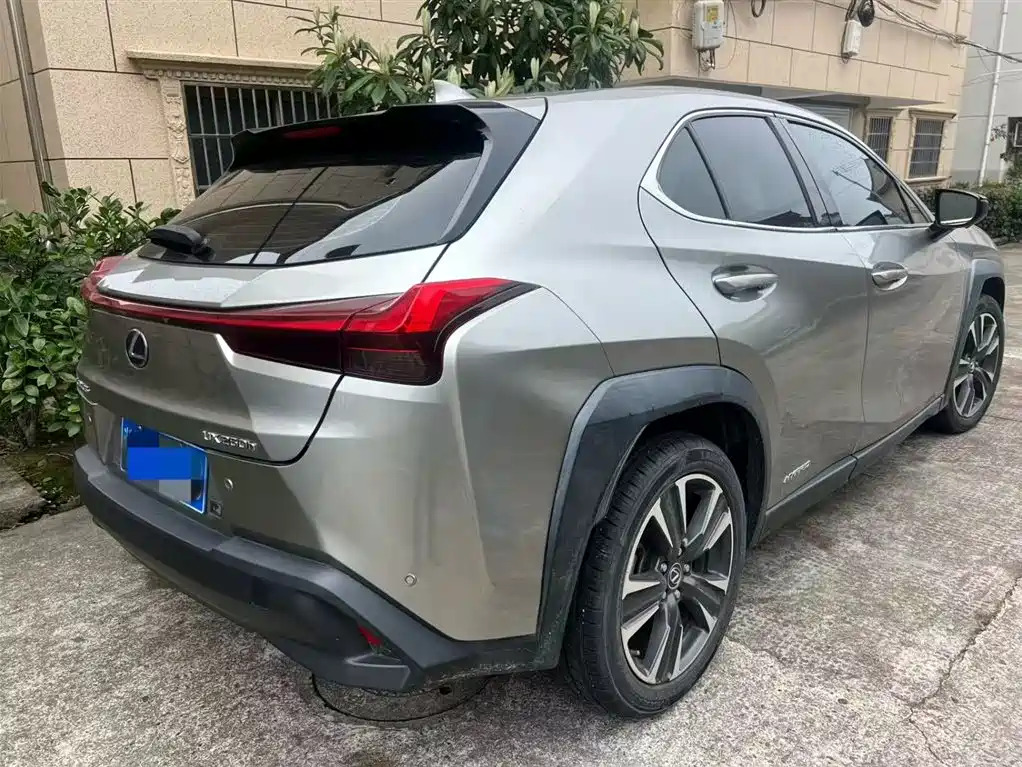 LEXUS UX