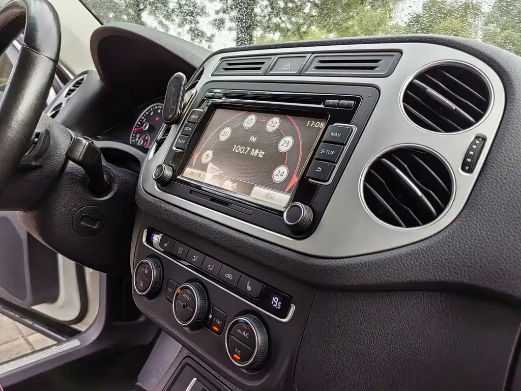 Volkswagen Tiguan — миниатюра 13