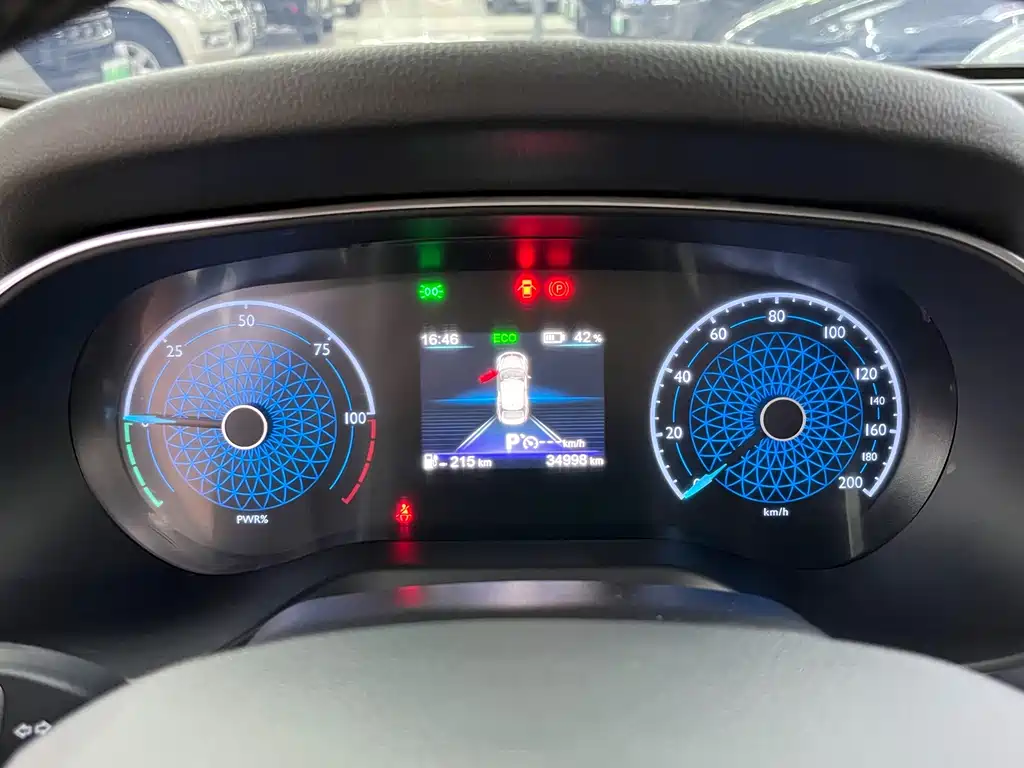 Hongqi Hongqi E-QM5 — миниатюра 10