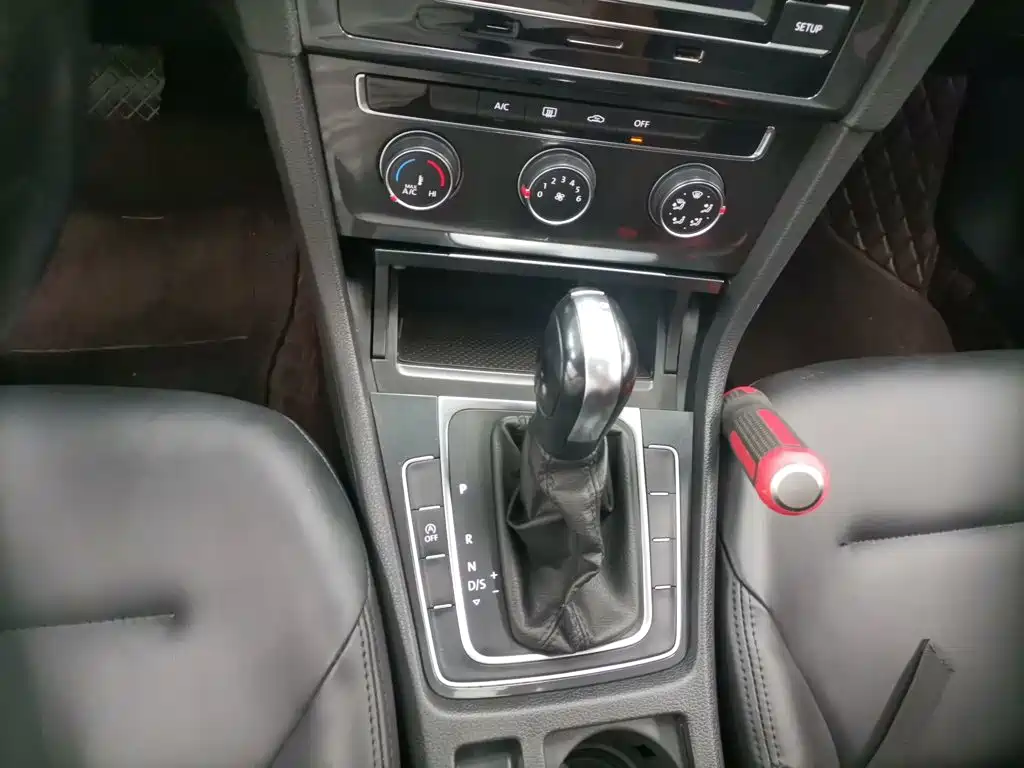 Volkswagen Golf — миниатюра 14