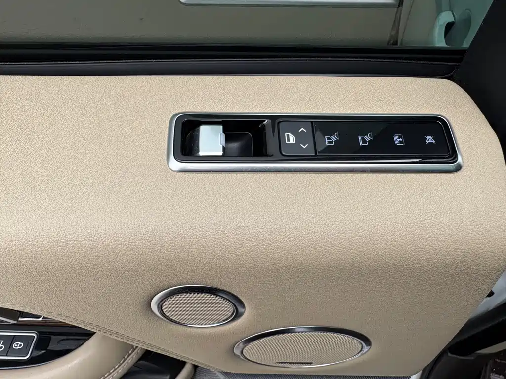 Land Rover Range Rover — миниатюра 16