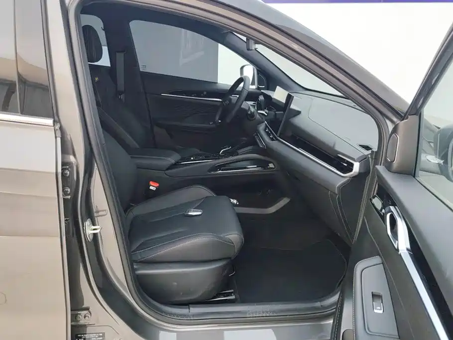 Geely Binyue — миниатюра 8