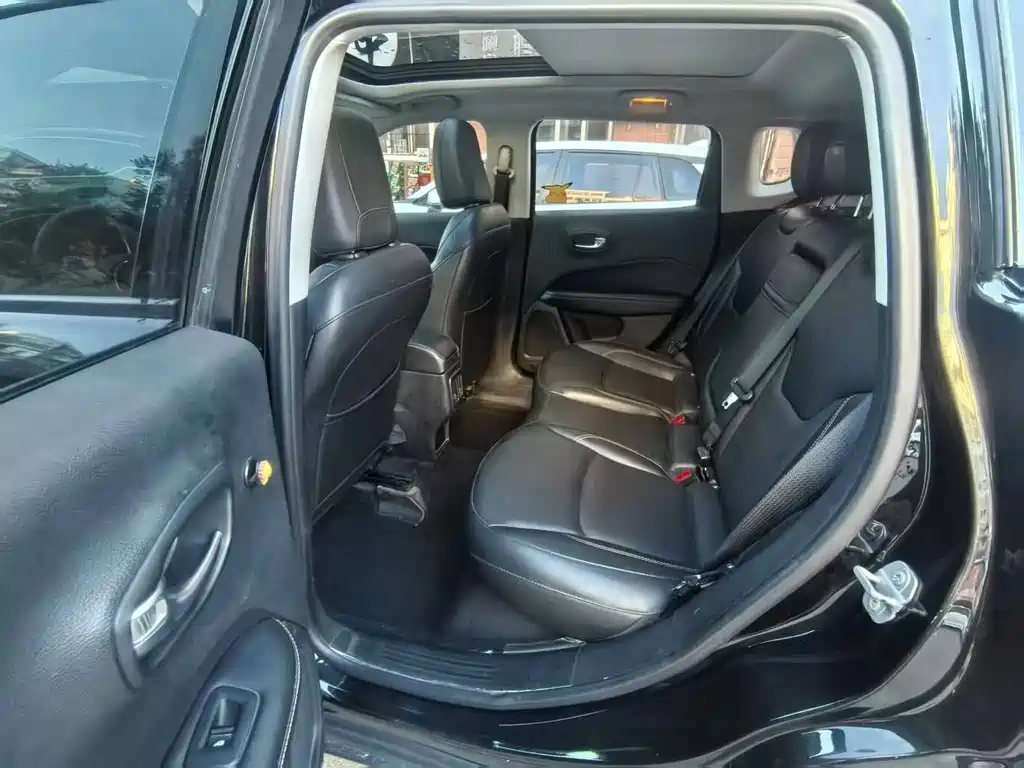 Jeep Compass — миниатюра 8