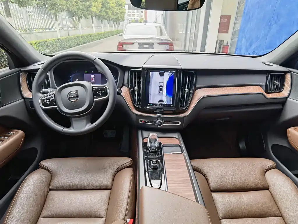 VOLVO XC60 PLUG IN HYBRID