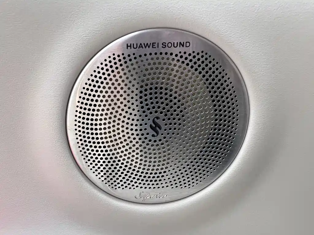 AITO ENJOY THE WORLD S9