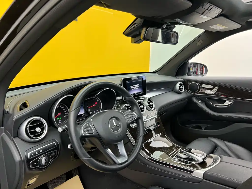 Mercedes-Benz GLC 2019 GLC 260 4MATIC Luxury