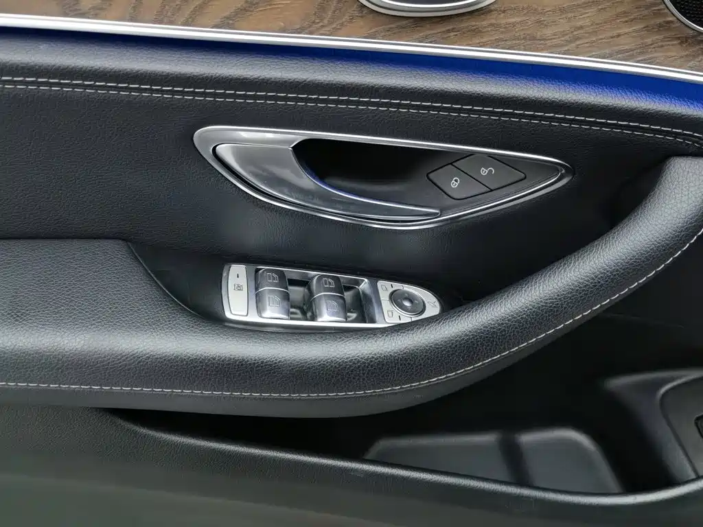 Mercedes-Benz E-Class — миниатюра 9